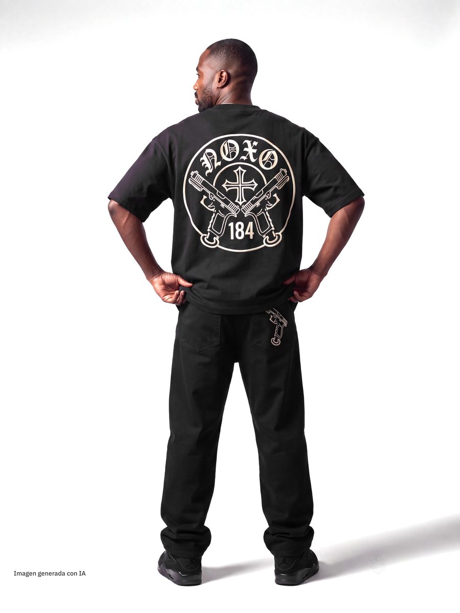 Espalda de la camiseta con el escudo bordado · NOXO 184