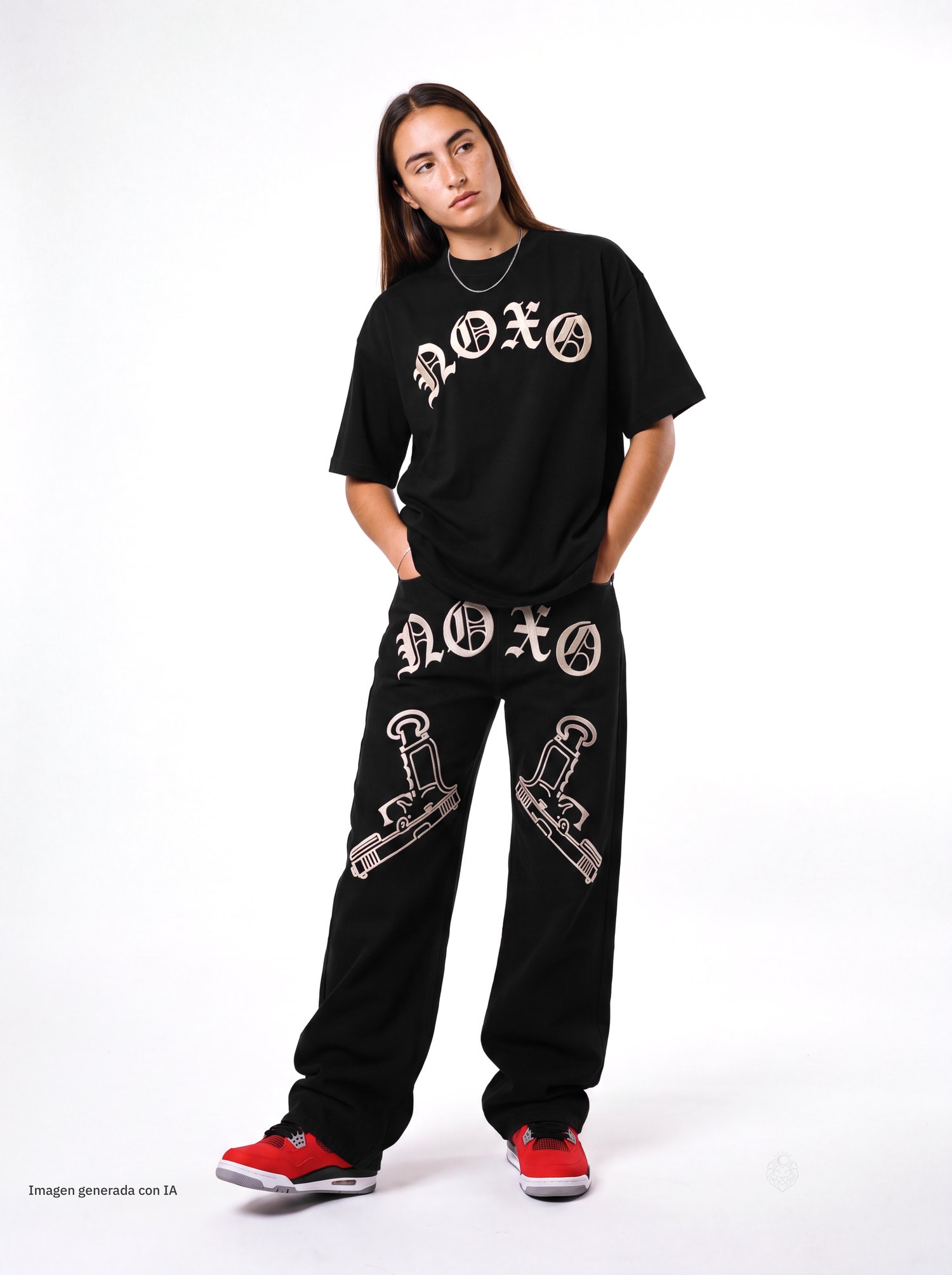 Modelo de cuerpo entero con el conjunto NOXO 184